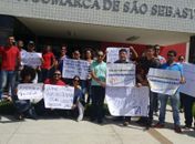 Aprovados em concurso público pedem convocação 