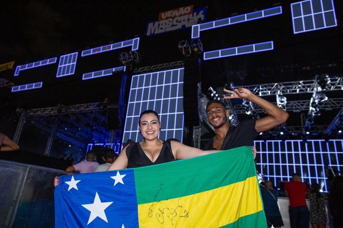 Fãs de Claudia Leitte chegam nove horas antes do show no Verão Massayó