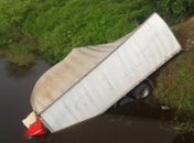 Colisão entre dois caminhões deixa um morto, na AL-220