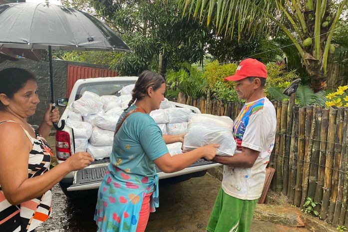 Prefeitura de Branquinha entrega cestas básicas e alimentação aos atingidos pela enchente