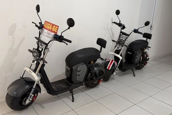 Motos elétricas alugadas de forma irregular são apreendidas durante fiscalização na orla de Maceió
