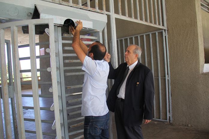 Criador do sistema explica ao magistrado como será feita adaptação das catracas.