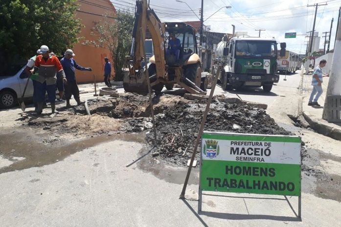 Lixo é principal causa de obstrução de galerias, diz Seminfra