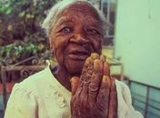 Maria do Carmo,  a última escravizada no Brasil, morreu aos 129 anos.
