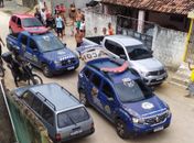 Vídeo: servidores municipais são agredidos e desacatados por supostos PMs durante operação em Ipioca