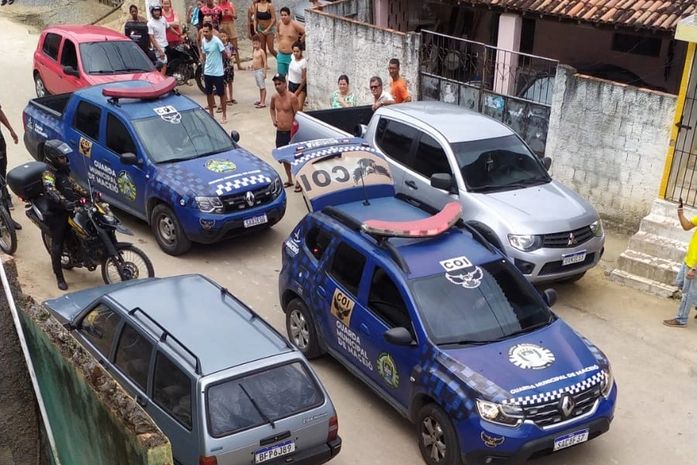 Vídeo: servidores municipais são agredidos e desacatados por supostos PMs durante operação em Ipioca