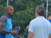 CSA anuncia contratação do atacante Jarro Pedroso, ex Atlético-GO