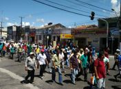 Trabalhadores saíram em protesto nesta quinta-feira (15)
