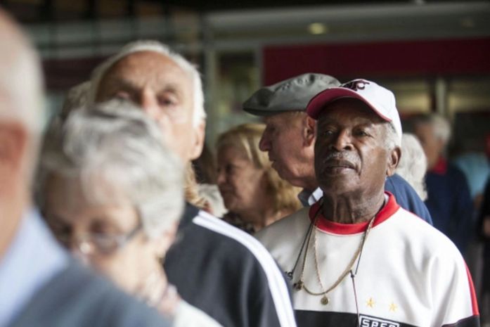 Caixa começa a pagar PIS para cotistas a partir de 60 anos