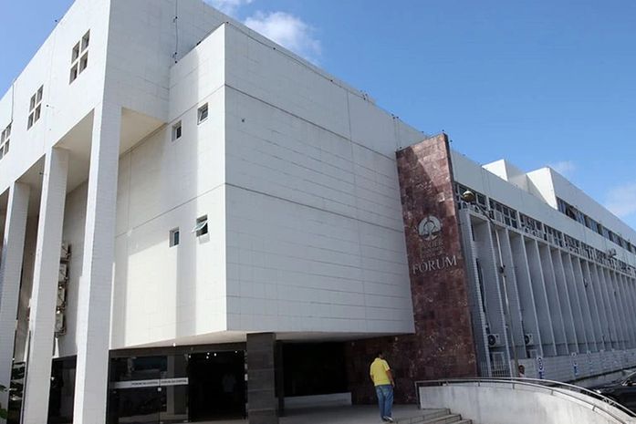 Dívida de R$ 5 mil e 14 anos de espera: Acusada de mandar matar a própria irmã vai a novo júri hoje em Maceió