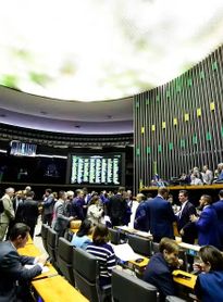 Proposta contra jornada 6x1 empaca no Congresso sem articulação do governo

