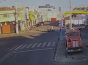 Dois acidentes são registrados em menos de 24 horas em cruzamento no centro de Delmiro Gouveia