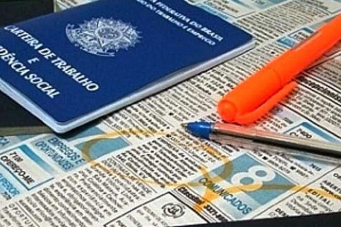 Carteira de trabalho / Jornal / Ilustração