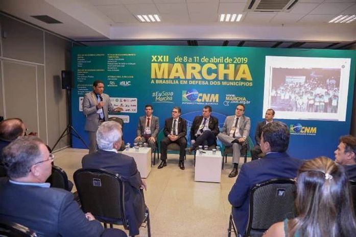 Nesta quarta-feira em Brasília, Júlio Cezar proferiu a façanha dos municípios de AL sobre o fim dos lixões