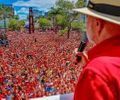 Você convidaria teus inimigos para caminhar  ao teu lado? Não, né? E então, por que faz isso com Lula?