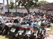 Vereador de Arapiraca denuncia falta de atenção do governo com os carros abandonados