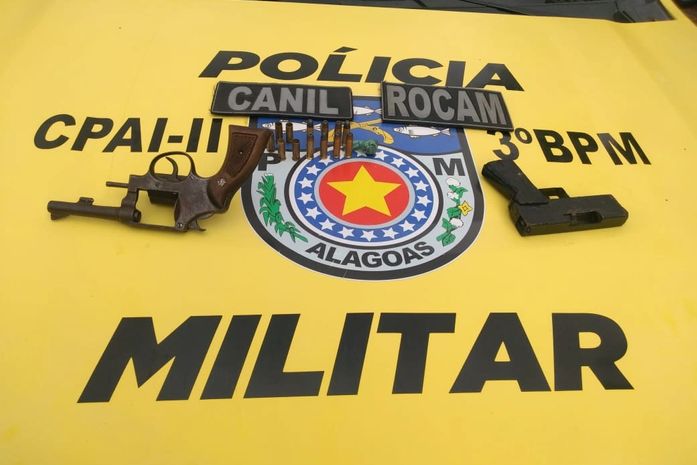 Trio é preso após roubar carro, fazer condutor refém e trocar tiros com a polícia