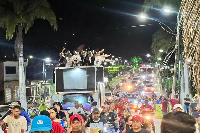 Após conquista da Taça Brasil de Futsal, Esporte Clube Traipu é recebido com festa pela população da cidade