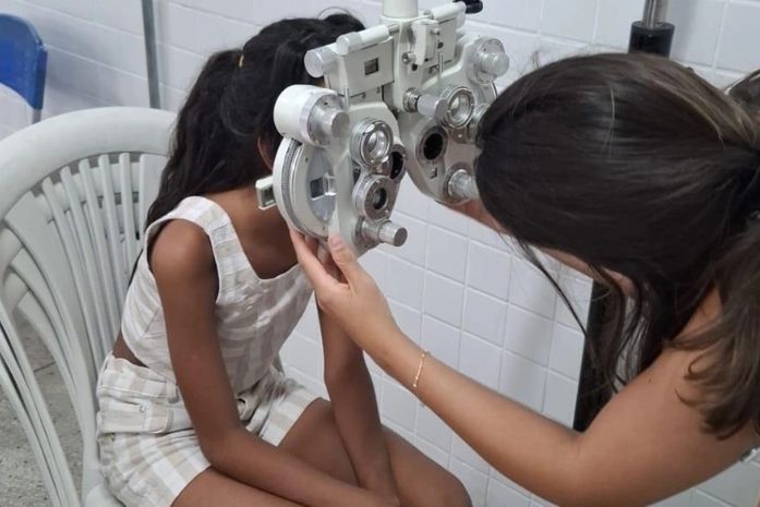 Com o apoio da Semed, projeto social beneficia estudantes com consultas oftalmológicas e doação de óculos