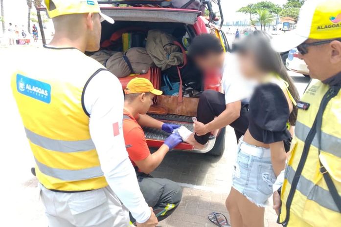 Jovem fica ferido após pular em área perigosa nas imediações do Marco dos Corais