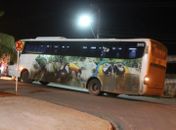Passageiro fica ferido durante tentativa de assalto a ônibus na BR-101