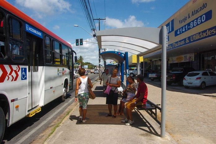 Abrigo na Avenida Menino Marcelo.