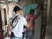 Vídeo: Homem foragido por estuprar as filhas de 13 e 11 anos em Arapiraca é preso em PE 