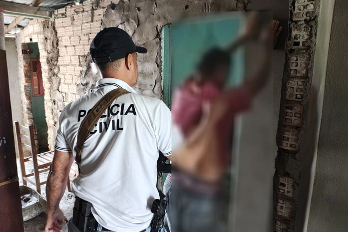 Vídeo: Homem foragido por estuprar as filhas de 13 e 11 anos em Arapiraca é preso em PE 