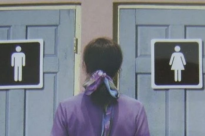Por que mulheres trans não podem usar o banheiro feminino?