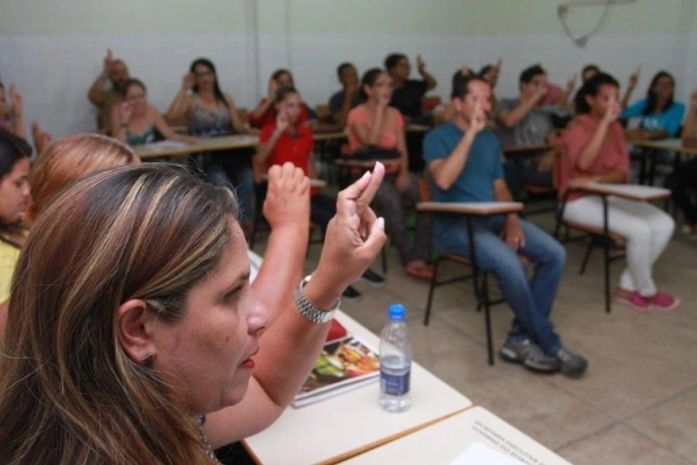 Cursos de Libras são gratuitos e destinados à comunidade