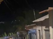 Troca de tiros entre suspeitos armados e PM assusta moradores do Benedito Bentes; veja vídeo