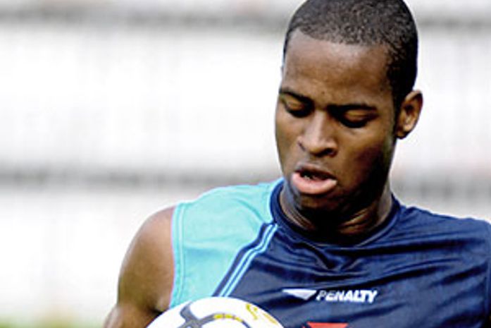 CSE treina para enfrentar Juazeirense, zagueiro Dedé Baiano é aguardado em Palmeira