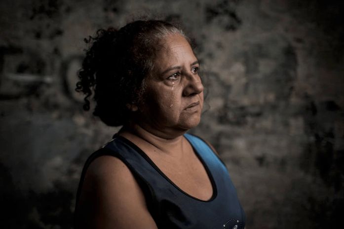 Eles vão matar a gente também, mãe?- pergunta a menina de 9 anos.