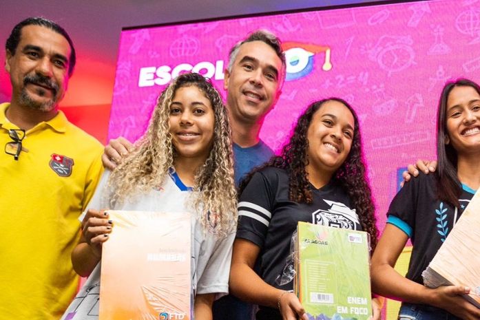 Deputado Rafael Brito destina emenda que garante aquisição de livros para alunos da rede estadual de AL