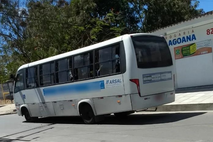 Menor de 17 anos é apreendido em flagrante após assaltar micro-ônibus no interior de AL