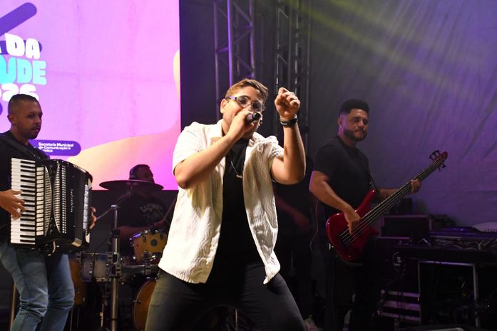 Semana da Juventude é encerrada com show e praça lotada em São Miguel dos Campos