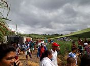 Ônibus capota e deixa cinco pessoas feridas em trecho da BR-104