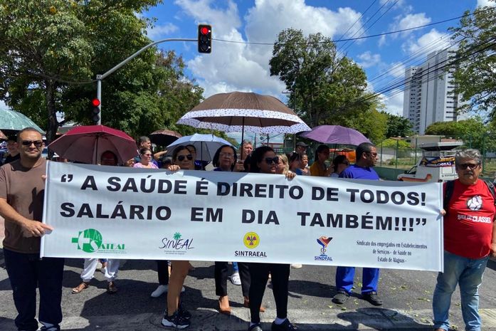 Trabalhadores do Veredas interditam Fernandes Lima em greve contra salários atrasados