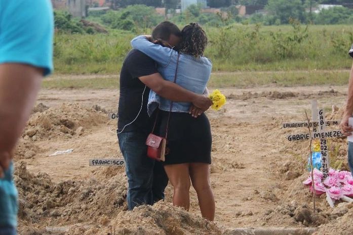 Brasil mantém mais de mil mortes diárias e ultrapassa Espanha em óbitos