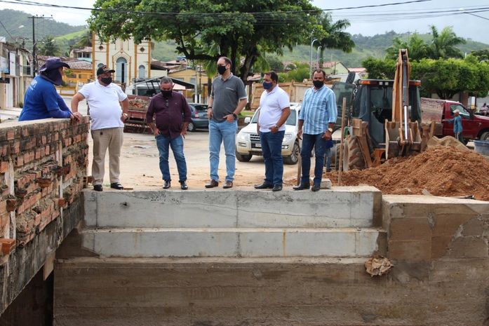 Dudu Ronalsa visita obras em andamento no município Tanque D'Arca