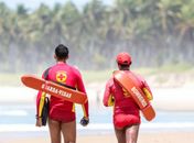Corpo de Bombeiros salva quatro turistas argentinos de afogamento na praia do Francês