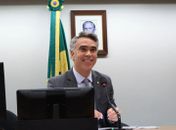 Rafael Brito aprova lei que regulamenta profissão de Agente de Turismo em todo Brasil 