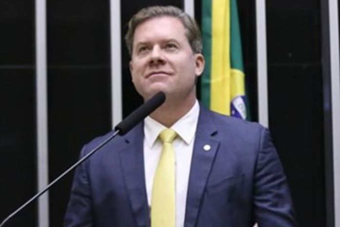 Projeto de Marx Beltrão para fortalecer o cuidado às pessoas com TEA avança na Câmara e recebe elogios de relator