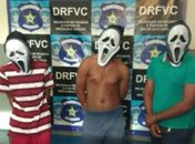Jovens usaram máscara na ação criminosa