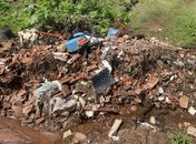 Caixão, carcaças e restos de construção: Prefeitura do interior é autuada por descarte irregular de lixo