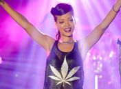 A cantora Rihanna diz que não pretende usar a população  trans como ferramenta de marketing.