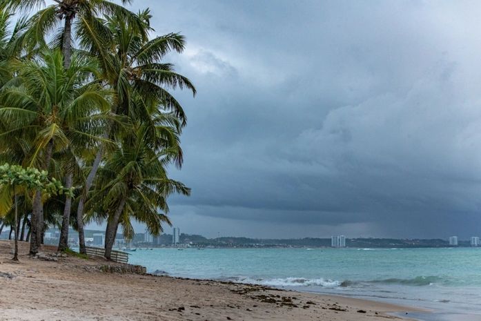 Com 24% da chuva prevista já registrada, Maceió ainda pode receber mais de 240 mm neste mês