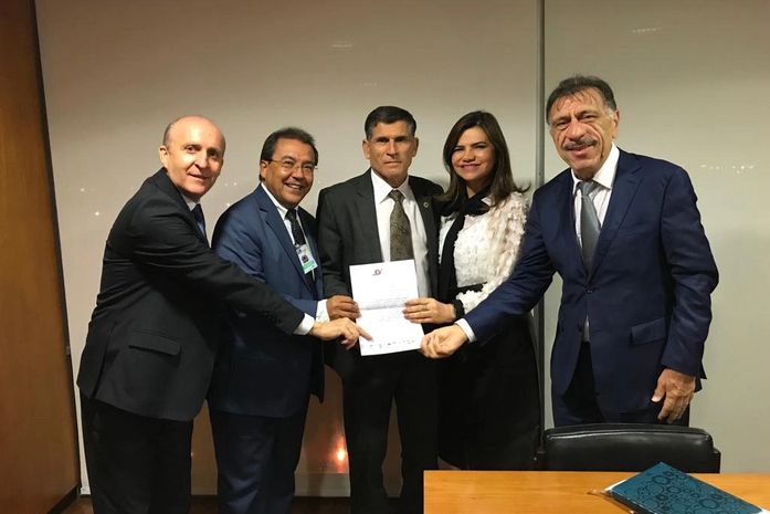 Carta com reivindicações nordestinas é entregue ao ministro Carlos Santos Cruz