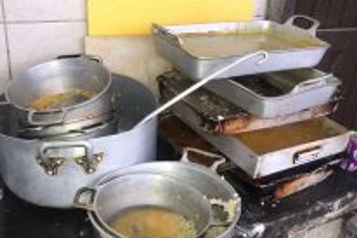 Ponta verde: restaurante é interditado com alimentos vencidos, esgoto a céu aberto e sujeira