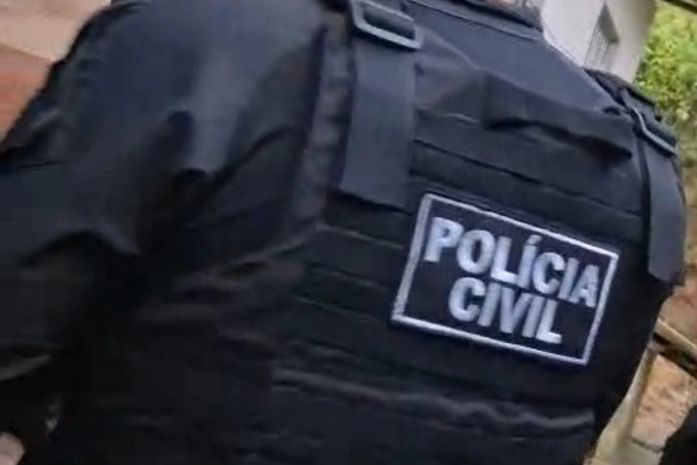 Homem é preso acusado de estuprar e engravidar enteada